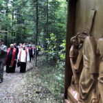 05.09.2018 Michniów. Leśna Droga Krzyżowa / Jarosław Kubalski / Radio Kielce