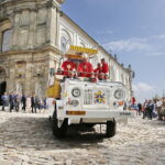 09.09.2018 Święty Krzyż. Uroczystości odpustowe. Arcybiskup Wacław Depo w replice papamobile / Jarosław Kubalski / Radio Kielce