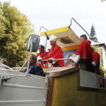 09.09.2018 Święty Krzyż. Uroczystości odpustowe. Arcybiskup Wacław Depo w replice papamobile / Jarosław Kubalski / Radio Kielce