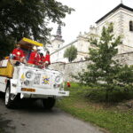 09.09.2018 Święty Krzyż. Uroczystości odpustowe. Arcybiskup Wacław Depo w replice papamobile / Jarosław Kubalski / Radio Kielce