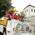 09.09.2018 Święty Krzyż. Uroczystości odpustowe. Arcybiskup Wacław Depo w replice papamobile / Jarosław Kubalski / Radio Kielce