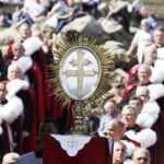 09.09.2018 Święty Krzyż. Uroczystości odpustowe. Msza święta. Relikwiarz drzewa Krzyża Świętego / Jarosław Kubalski / Radio Kielce