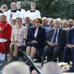 09.09.2018 Święty Krzyż. Uroczystości odpustowe. Msza święta. Ojciec ekonom klasztoru Zygfryd Wiecha, Wojewoda Agata Wojtyszek, poseł Maria Zuba, poseł Krzysztof Lipiec i radny sejmiku Andrzej Pruś / Jarosław Kubalski / Radio Kielce