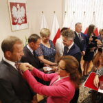 13.09.2018 Kielce. Krzyże Zasługi dla osób zasłużonych w działalności społecznej i samorządowej wręczyli wojewoda Agata Wojtyszek i senator Krzysztof Słoń. Srebrne Krzyże Zasługi / Jarosław Kubalski / Radio Kielce