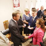 13.09.2018 Kielce. Krzyże Zasługi dla osób zasłużonych w działalności społecznej i samorządowej wręczyli wojewoda Agata Wojtyszek i senator Krzysztof Słoń. Srebrne Krzyże Zasługi / Jarosław Kubalski / Radio Kielce