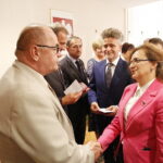 13.09.2018 Kielce. Krzyże Zasługi dla osób zasłużonych w działalności społecznej i samorządowej wręczyli wojewoda Agata Wojtyszek i senator Krzysztof Słoń. Srebrne Krzyże Zasługi / Jarosław Kubalski / Radio Kielce