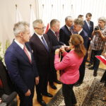 13.09.2018 Kielce. Krzyże Zasługi dla osób zasłużonych w działalności społecznej i samorządowej wręczyli wojewoda Agata Wojtyszek i senator Krzysztof Słoń. Brązowe Krzyże Zasługi / Jarosław Kubalski / Radio Kielce