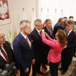 13.09.2018 Kielce. Krzyże Zasługi dla osób zasłużonych w działalności społecznej i samorządowej wręczyli wojewoda Agata Wojtyszek i senator Krzysztof Słoń. Brązowe Krzyże Zasługi / Jarosław Kubalski / Radio Kielce