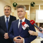 19.09.2018 Kielce. Klub seniora przy ulicy Krzemionkowej. Otwarcie. Senator Krzysztof Słoń (p) i prezydent Kielc Wojciech Lubawski (l) / Jarosław Kubalski / Radio Kielce