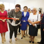 19.09.2018 Kielce. Klub seniora przy ulicy Krzemionkowej. Otwarcie. Poseł Anna Krupka, podsekretarz stanu Elżbieta Bojanowska, wojewoda Agata Wojtyszek, seniorka i senator Krzysztof Słoń / Jarosław Kubalski / Radio Kielce