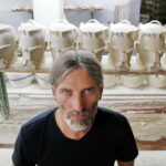 20.09.2018 Ćmielów. Polskie Fabryki Porcelany „Ćmielów”. Stanisław Brach i jego rzeźby głowy marszałka Józefa Piłsudskiego / Jarosław Kubalski / Radio Kielce