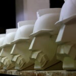 20.09.2018 Ćmielów. Polskie Fabryki Porcelany „Ćmielów”. Stanisław Brach i jego rzeźby głowy marszałka Józefa Piłsudskiego / Jarosław Kubalski / Radio Kielce