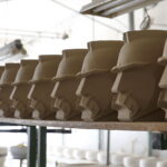 20.09.2018 Ćmielów. Polskie Fabryki Porcelany „Ćmielów”. Stanisław Brach i jego rzeźby głowy marszałka Józefa Piłsudskiego / Jarosław Kubalski / Radio Kielce