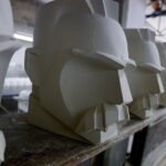 20.09.2018 Ćmielów. Polskie Fabryki Porcelany „Ćmielów”. Stanisław Brach i jego rzeźby głowy marszałka Józefa Piłsudskiego / Jarosław Kubalski / Radio Kielce