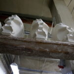 20.09.2018 Ćmielów. Polskie Fabryki Porcelany „Ćmielów”. Stanisław Brach i jego rzeźby głowy marszałka Józefa Piłsudskiego / Jarosław Kubalski / Radio Kielce