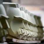 20.09.2018 Ćmielów. Polskie Fabryki Porcelany „Ćmielów”. Stanisław Brach i jego rzeźby głowy marszałka Józefa Piłsudskiego / Jarosław Kubalski / Radio Kielce