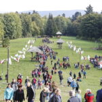 22.09.2018 Święty Krzyż. Świętokrzyski Rajd Pielgrzymkowy zakończył się mszą świętą na błoniach przed klasztorem / Jarosław Kubalski / Radio Kielce