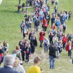 22.09.2018 Święty Krzyż. Świętokrzyski Rajd Pielgrzymkowy zakończył się mszą świętą na błoniach przed klasztorem / Jarosław Kubalski / Radio Kielce