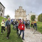 22.09.2018 Święty Krzyż. Świętokrzyski Rajd Pielgrzymkowy zakończył się mszą świętą na błoniach przed klasztorem / Jarosław Kubalski / Radio Kielce