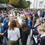 22.09.2018 Święty Krzyż. Świętokrzyski Rajd Pielgrzymkowy zakończył się mszą świętą na błoniach przed klasztorem / Jarosław Kubalski / Radio Kielce