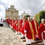 22.09.2018 Święty Krzyż. Świętokrzyski Rajd Pielgrzymkowy zakończył się mszą świętą na błoniach przed klasztorem / Jarosław Kubalski / Radio Kielce