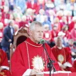22.09.2018 Święty Krzyż. Świętokrzyski Rajd Pielgrzymkowy zakończył się mszą świętą na błoniach przed klasztorem. Na zdjęciu: o. Marian Puchała - superior klasztoru na Świętym Krzyżu / Jarosław Kubalski / Radio Kielce