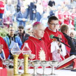 22.09.2018 Święty Krzyż. Świętokrzyski Rajd Pielgrzymkowy zakończył się mszą świętą na błoniach przed klasztorem. Na zdjęciu: Marian Florczyk - biskup pomocniczy diecezji kieleckiej / Jarosław Kubalski / Radio Kielce