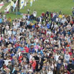 22.09.2018 Święty Krzyż. Świętokrzyski Rajd Pielgrzymkowy zakończył się mszą świętą na błoniach przed klasztorem / Jarosław Kubalski / Radio Kielce