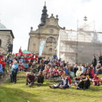 22.09.2018 Święty Krzyż. Świętokrzyski Rajd Pielgrzymkowy zakończył się mszą świętą na błoniach przed klasztorem / Jarosław Kubalski / Radio Kielce