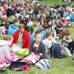 22.09.2018 Święty Krzyż. Świętokrzyski Rajd Pielgrzymkowy zakończył się mszą świętą na błoniach przed klasztorem / Jarosław Kubalski / Radio Kielce