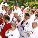 22.09.2018 Święty Krzyż. Świętokrzyski Rajd Pielgrzymkowy zakończył się mszą świętą na błoniach przed klasztorem / Jarosław Kubalski / Radio Kielce