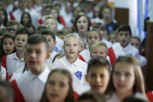 27.09.2018 Kielce. SP nr 31. Dzieci śpiewają hymn w ogólnopolskim konkursie Do Hymnu / Jarosław Kubalski / Radio Kielce
