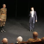 30.09.2018 Kielce. Mała Scena KCK. Premiera filmu „Kielecka Brygada Piechoty”. Prezes Stowarzyszenia Rekonstrukcji Historycznej „Jodła” Dionizy Krawczyński i Wojewoda Agata Wojtyszek / Jarosław Kubalski / Radio Kielce