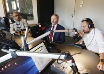 03.09.2018 Radio Kielce. Punkty Widzenia. Zastępca prezydenta miasta Andrzej Sygut, świętokrzyski kurator oświaty Kazimierz Mądzik i Paweł Szymoniak, dyrektor SP 23 w Kielcach / Jarosław Kubalski / Radio Kielce