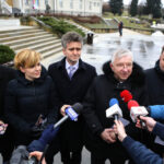 1.2.2016 Kielce. Konferencja PiS na pl. Artystów. Od lewej: Andrzej Kryj, Anna Krupka, Krzysztof Słoń, Krzysztof Lipiec, Marek Kwitek / Wojciech Habdas / Radio Kielce