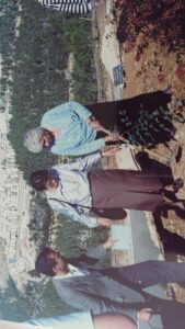 Marianna Sowiar-Chodnikiewicz i Hana Szlomi przy sadzeniu drzewka w Jerozolimie / arch. prywatne