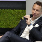 Konferencja prasowa dot. zacieśnienia dotychczasowej współpracy pomiędzy Koroną Kielce, a Suzuki Motor Poland. Piotr Dulnik, szef krajowego oddziału koncernu Suzuki Motor Poland / Krzysztof Bujnowicz / Radio Kielce