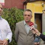 Program Interwencja. Od lewej: Mariusz Zaborski, radny RM w Starachowicach, Zygmunt Andrejas, radny RM w Starachowicach, Dominik Masierak, TVP 3 Kielce / Krzysztof Bujnowicz / Radio Kielce