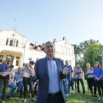 Mieszkańcy Siedlec w gminie Chęciny walczą o szkołę. Spotkanie burmistrza Chęcin, Roberta Jaworskiego z mieszkańcami Siedlec / Marzena Mąkosa / Radio Kielce