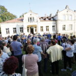 Mieszkańcy Siedlec w gminie Chęciny walczą o szkołę. Spotkanie burmistrza Chęcin, Roberta Jaworskiego z mieszkańcami Siedlec / Marzena Mąkosa / Radio Kielce