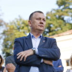 Mieszkańcy Siedlec w gminie Chęciny walczą o szkołę. Spotkanie burmistrza Chęcin, Roberta Jaworskiego z mieszkańcami Siedlec. Na zdjęciu: Robert Jaworski - burmistrz Chęcin / Marzena Mąkosa / Radio Kielce