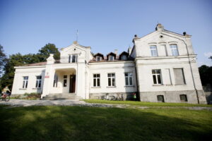 Mieszkańcy Siedlec w gminie Chęciny walczą o szkołę. Szkoła w Siedlcach / Marzena Mąkosa / Radio Kielce