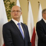 Wystawa „25 lat Europejskiej Konwencji Praw Człowieka w Polsce”. Na zdjęciu (od lewej): Piotr Wawrzyk - Wiceminister Spraw Zagranicznych i Wojciech Lubawski - prezydent Miasta Kielce / Marzena Mąkosa / Radio Kielce