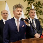 Wystawa „25 lat Europejskiej Konwencji Praw Człowieka w Polsce”. Przemawia: Krzysztof Słoń - senator RP / Marzena Mąkosa / Radio Kielce