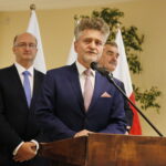 Wystawa „25 lat Europejskiej Konwencji Praw Człowieka w Polsce”. Przemawia: Krzysztof Słoń - senator RP / Marzena Mąkosa / Radio Kielce