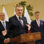 Wystawa „25 lat Europejskiej Konwencji Praw Człowieka w Polsce”. Przemawia: Wojciech Lubawski - prezydent Miasta Kielce / Marzena Mąkosa / Radio Kielce