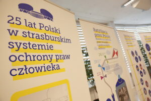 Wystawa „25 lat Europejskiej Konwencji Praw Człowieka w Polsce” / Marzena Mąkosa / Radio Kielce