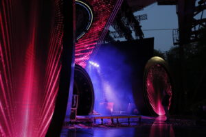 Przygotowania do Festiwalu Muzyki Tanecznej. Oświetlenie amfiteatru / Marzena Mąkosa / Radio Kielce