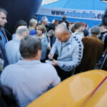 Prezentacja zespołu PGE Vive. Autografy rozdaje Talant Dujszebajew / Marzena Mąkosa / Radio Kielce