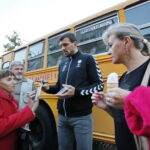 Prezentacja zespołu PGE Vive. Autografy rozdaje Michał Jurecki / Marzena Mąkosa / Radio Kielce